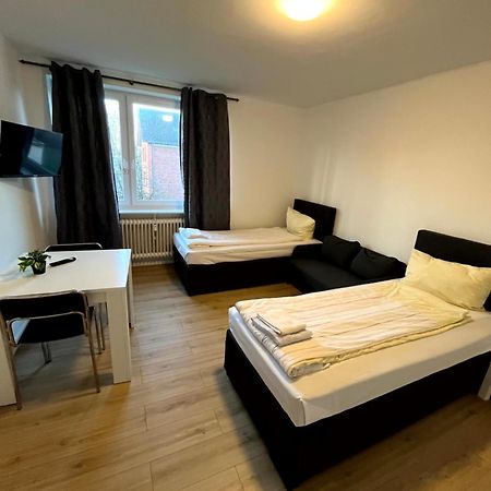 3-Zimmer Monteurwohnung Mit Balkon Neumuenster Exterior photo