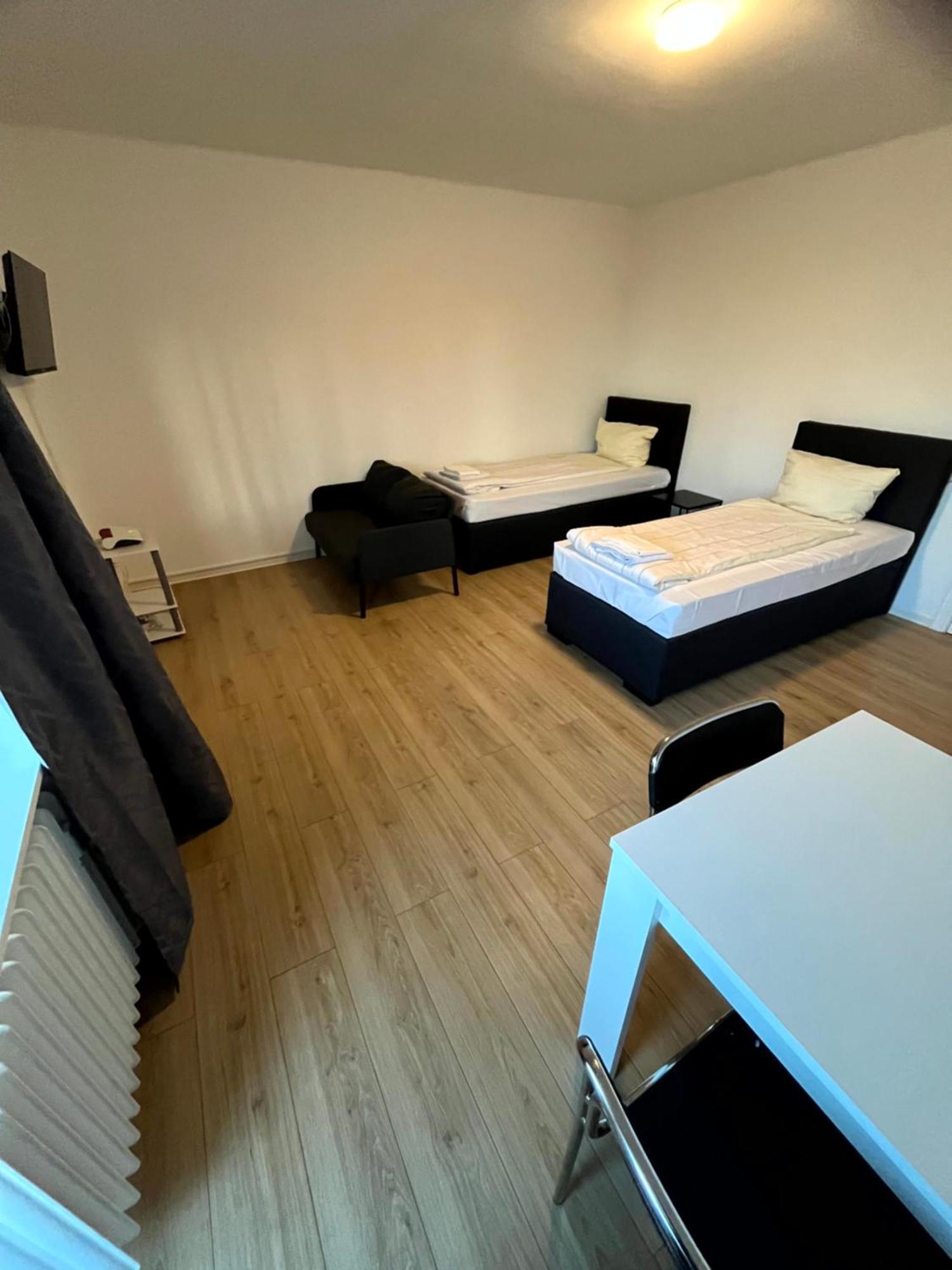 3-Zimmer Monteurwohnung Mit Balkon Neumuenster Exterior photo