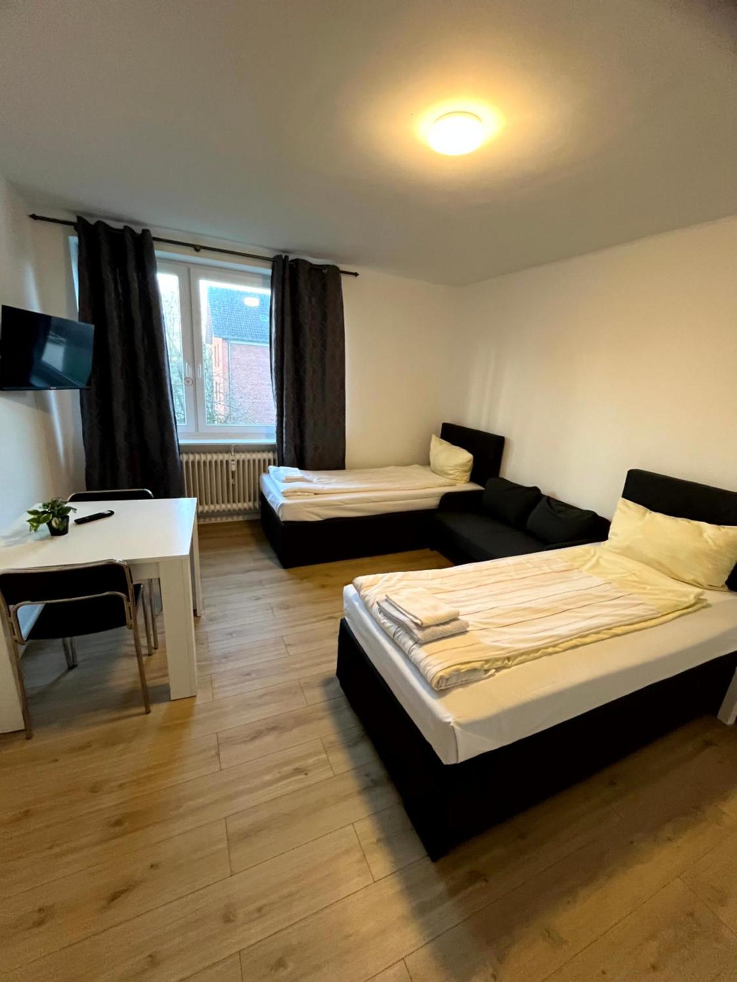 3-Zimmer Monteurwohnung Mit Balkon Neumuenster Exterior photo