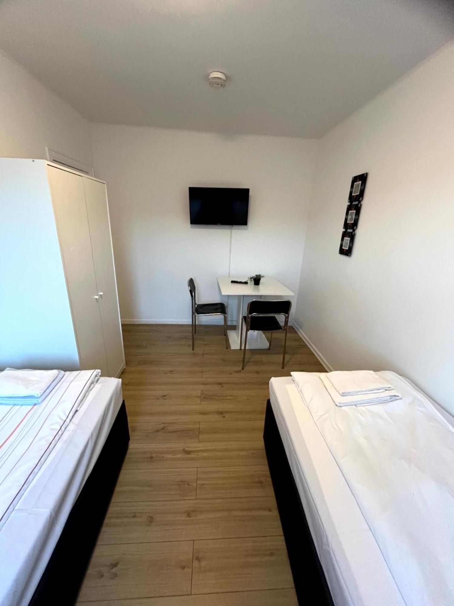 3-Zimmer Monteurwohnung Mit Balkon Neumuenster Exterior photo