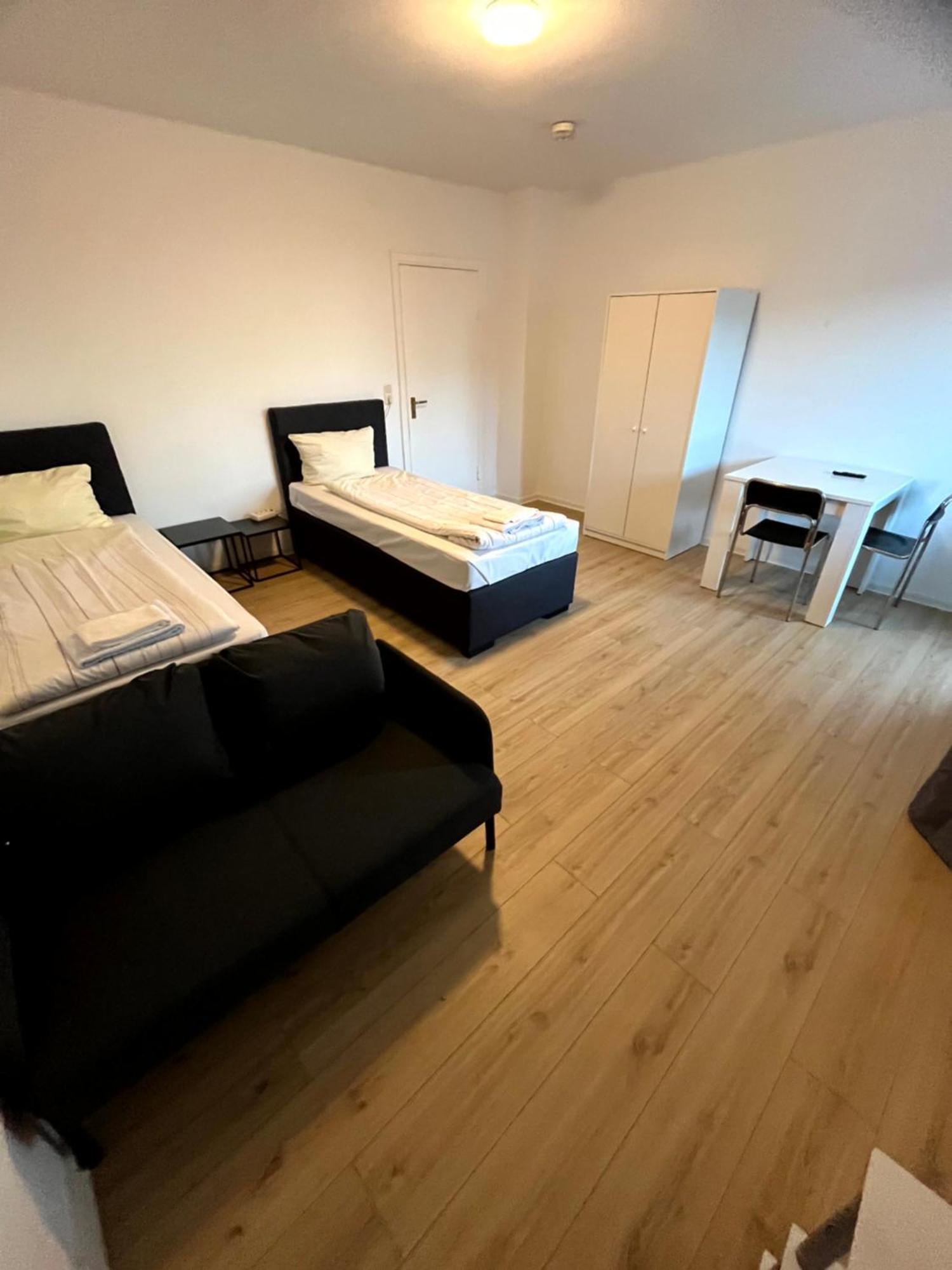 3-Zimmer Monteurwohnung Mit Balkon Neumuenster Exterior photo